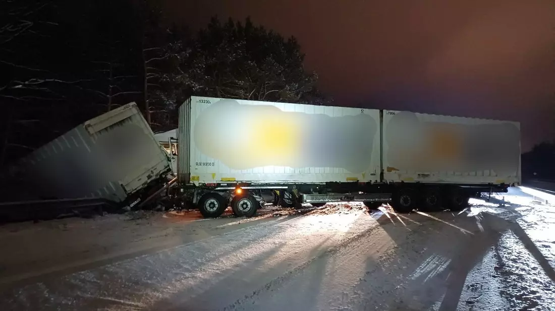 POL-HK: Soltau/A 7: Lkw-Unfall sorgt für Vollsperrung auf der A 7 - Bild: presseportal.de