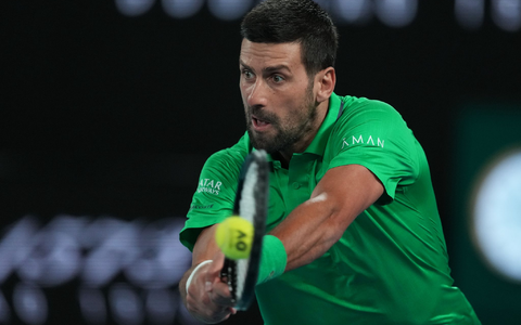 Novak Djokovic lieferte sich mit Jannik Sinner einen tollen Fight über fünf Sätze. - Foto: Asanka Brendon Ratnayake/AP/dpa