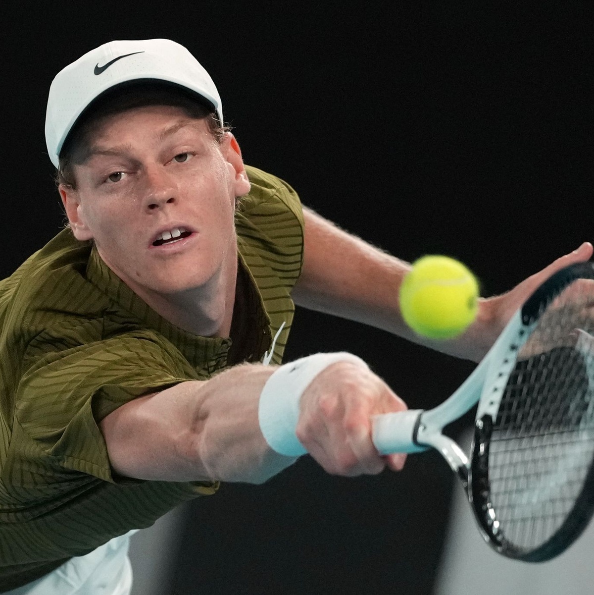 Jannik Sinner kann seinen Titeln nicht verteidigen. - Foto: Asanka Brendon Ratnayake/AP/dpa