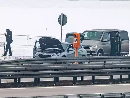 Polizisten hatten den Wagen nachts auf der Autobahn 3 bei Wiesent (Landkreis Regensburg) gestoppt. - Foto: Armin Weigel/dpa