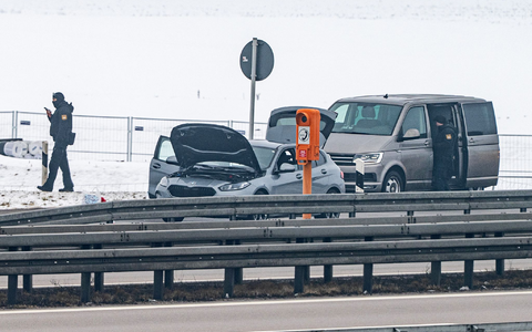 Polizisten hatten den Wagen nachts auf der Autobahn 3 bei Wiesent (Landkreis Regensburg) gestoppt. - Foto: Armin Weigel/dpa Polizisten hatten den Wagen nachts auf der Autobahn 3 bei Wiesent (Landkreis Regensburg) gestoppt. - Foto: Armin Weigel/dpa