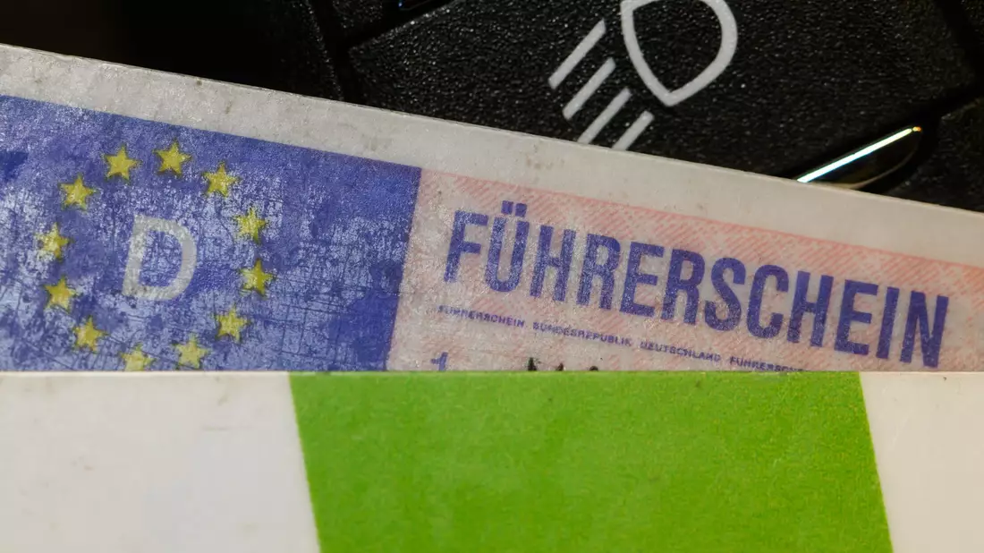 Die Führerscheinkosten sind zuletzt gestiegen. (Symbolbild) - Bild: Robert Michael/dpa