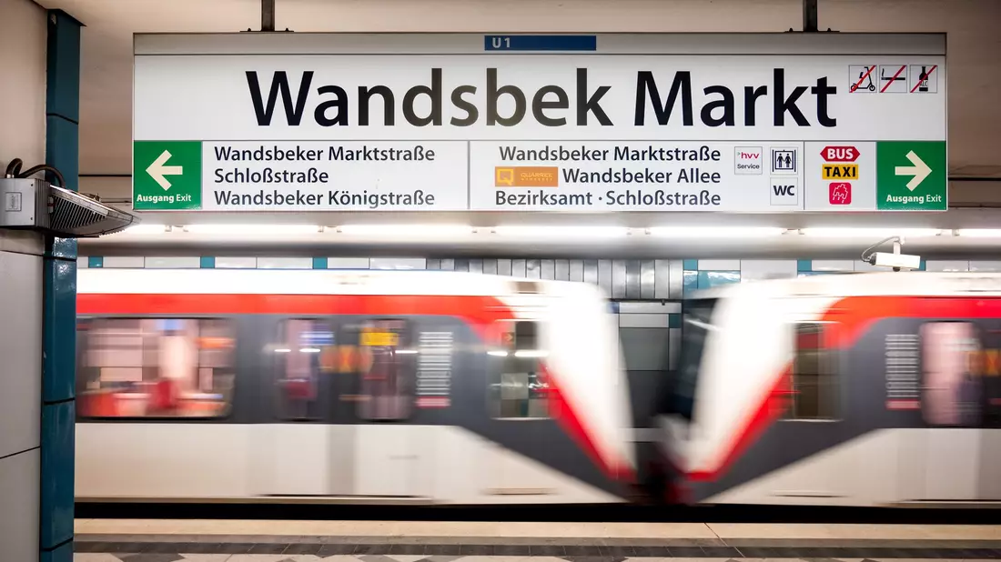 Die Mordkommission ermittelt in dem Fall. - Bild: Daniel Bockwoldt/dpa