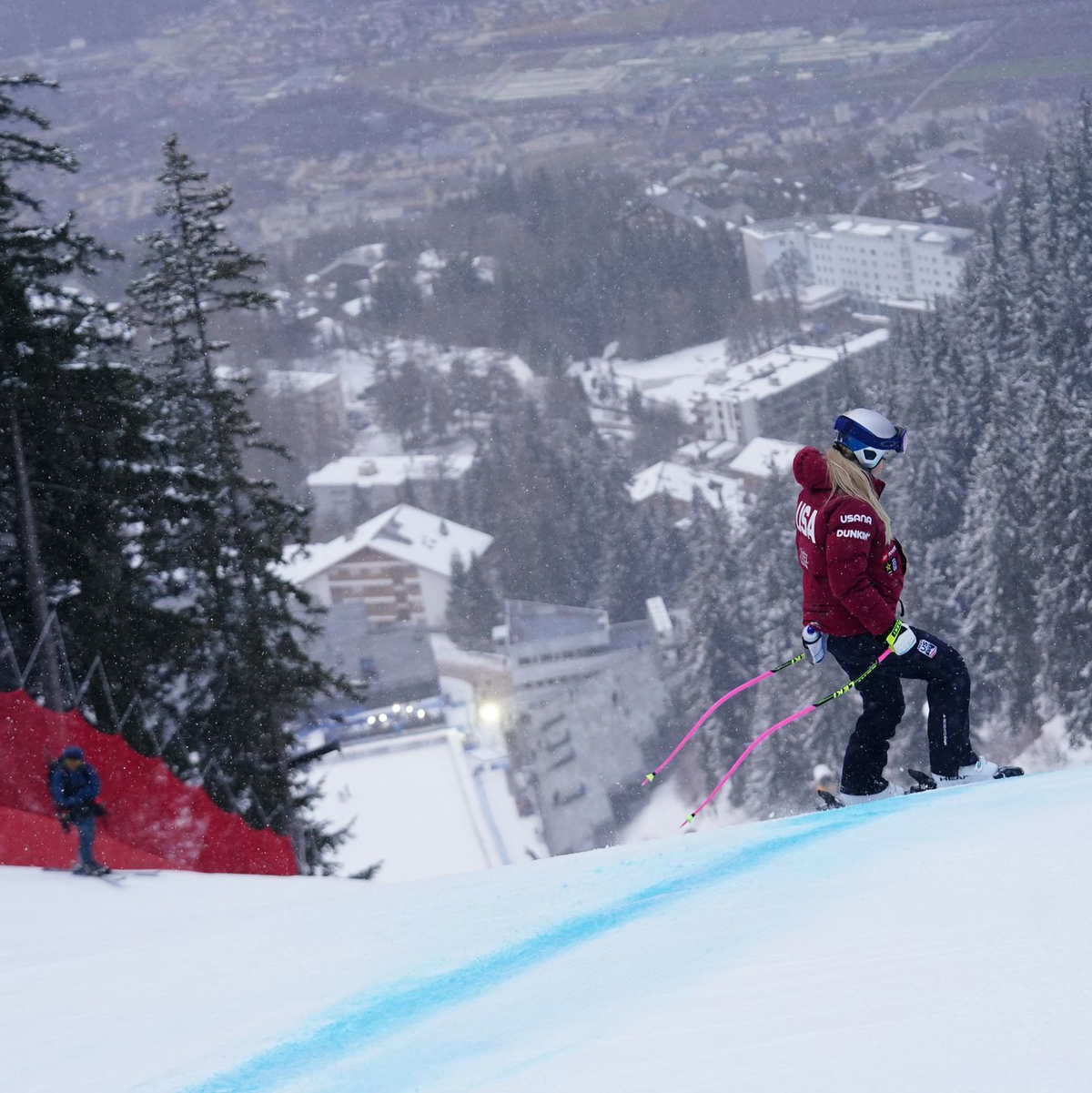 Lindsey Vonn stürzte bei der Abfahrt von Crans-Montana schon nach wenigen Sekunden. - Foto: Pier Marco Tacca/AP/dpa