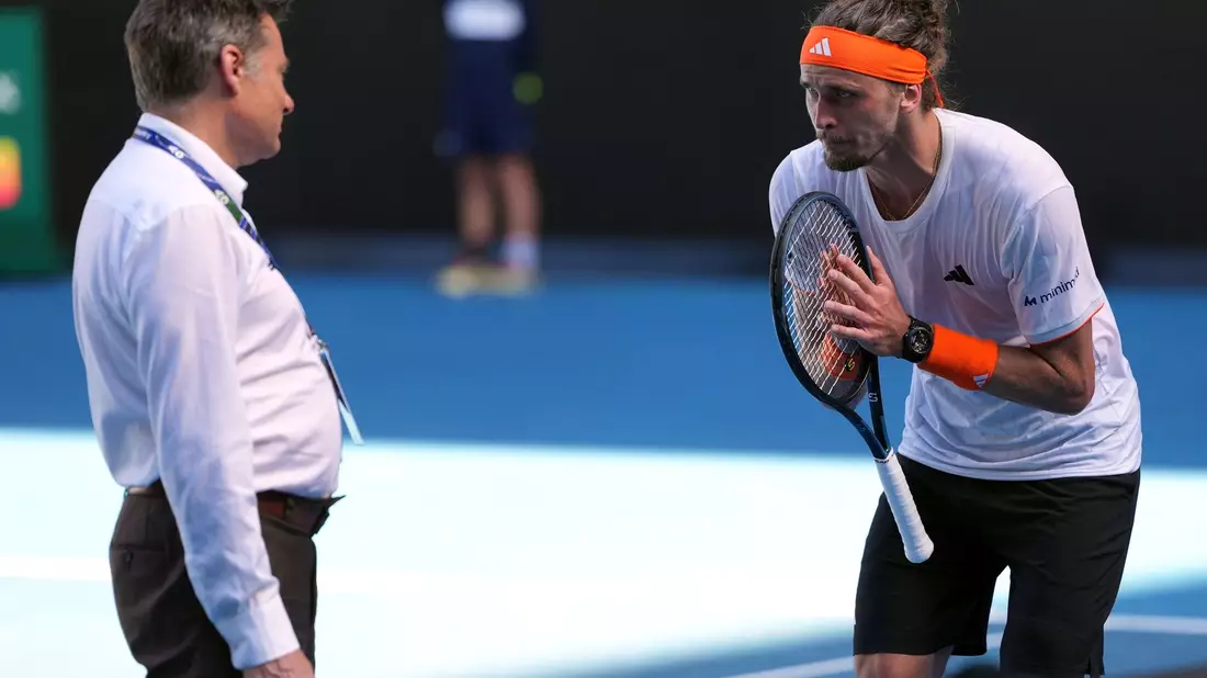 Alexander Zverev haderte mit einer medizinischen Auszeit von Carlos Alcaraz. - Bild: Asanka Brendon Ratnayake/AP/dpa