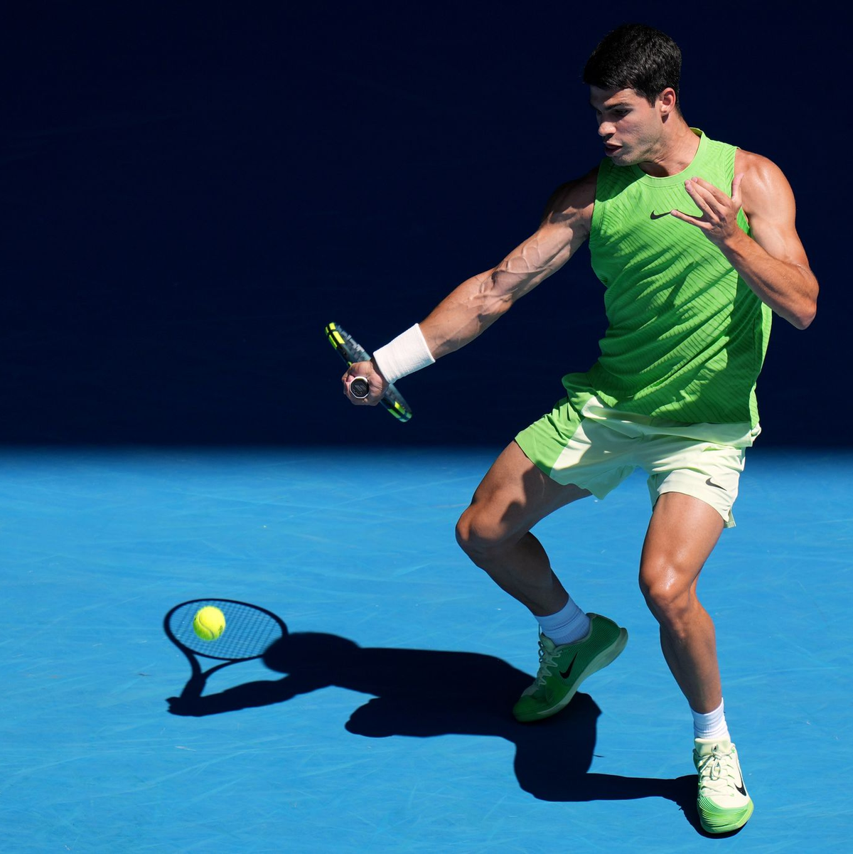 Carlos Alcaraz steht im Finale von Melbourne. - Foto: Dar Yasin/AP/dpa