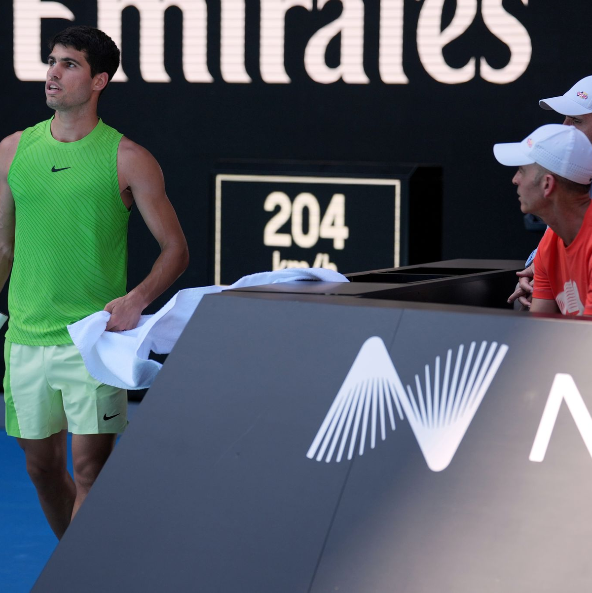 Carlos Alcaraz hatte große körperliche Probleme. - Foto: Dita Alangkara/AP/dpa