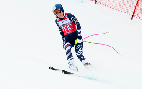 Lindsey Vonn rutscht nach ihrem Sturz in Crans-Montana langsam ins Ziel. - Foto: Jean-Christophe Bott/KEYSTONE/dpa Lindsey Vonn rutscht nach ihrem Sturz in Crans-Montana langsam ins Ziel. - Foto: Jean-Christophe Bott/KEYSTONE/dpa
