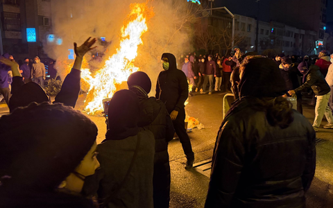 Im Iran kommt es seit Wochen immer wieder zu heftigen Protesten. (Archivbild) - Foto: Uncredited/UGC/AP/dpa