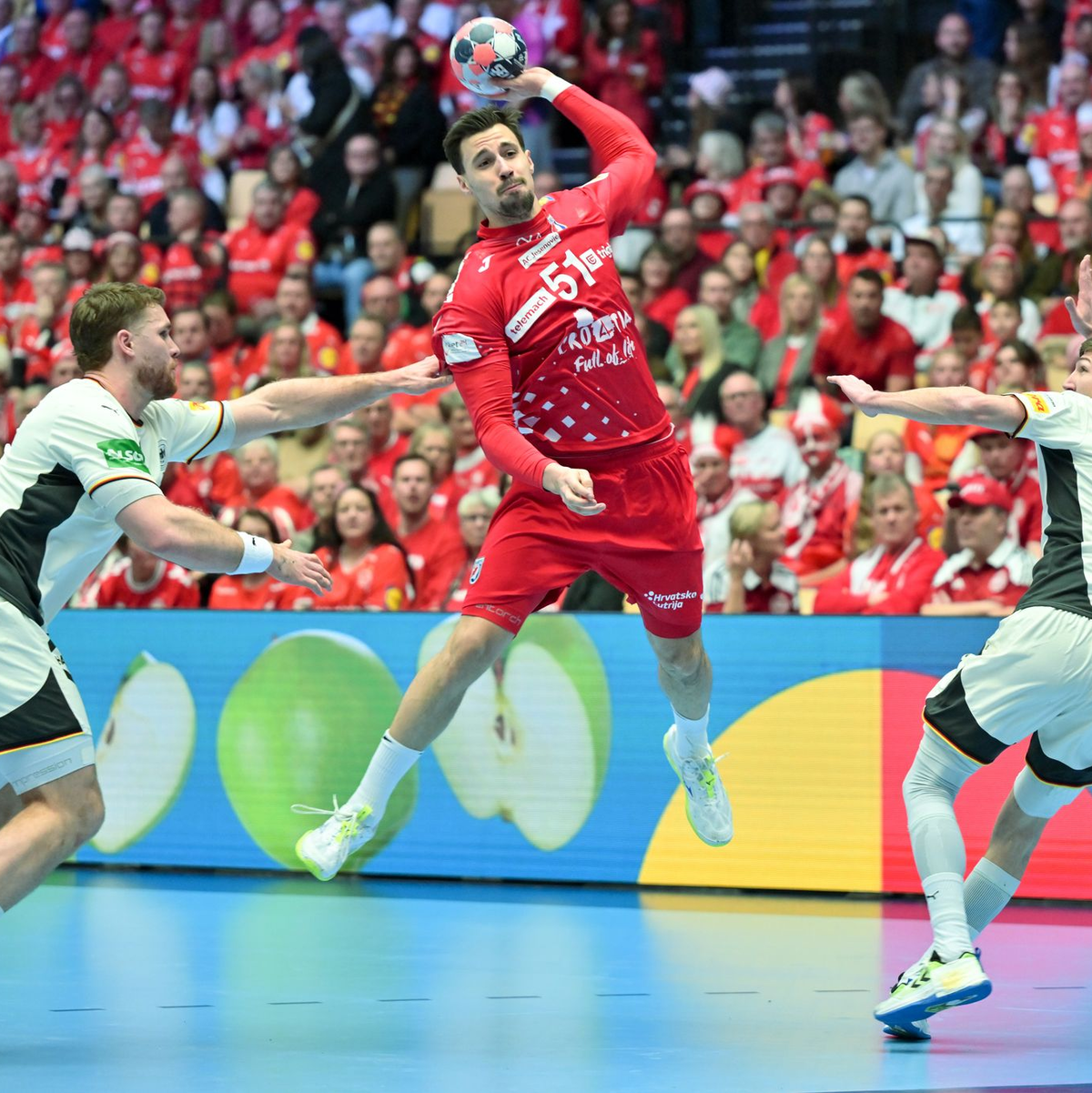 Ex-Bundesliga-Profi Ivan Martinovic kommt zu Beginn zu vielen einfachen Toren für Kroatien. - Foto: Sina Schuldt/dpa