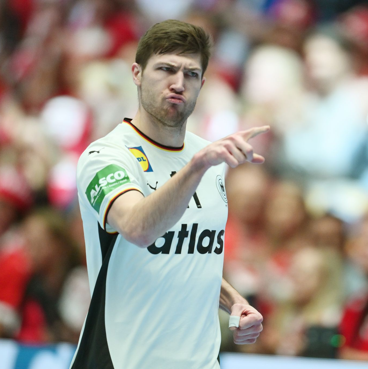 Lukas Zerbe ist im DHB-Team auf Rechtsaußen gesetzt. - Foto: Sina Schuldt/dpa