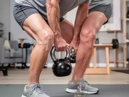 Rumänisches Kreuzheben: Die Anti-Aging-Übung für mehr Kraft - Foto: über boerse-global.de