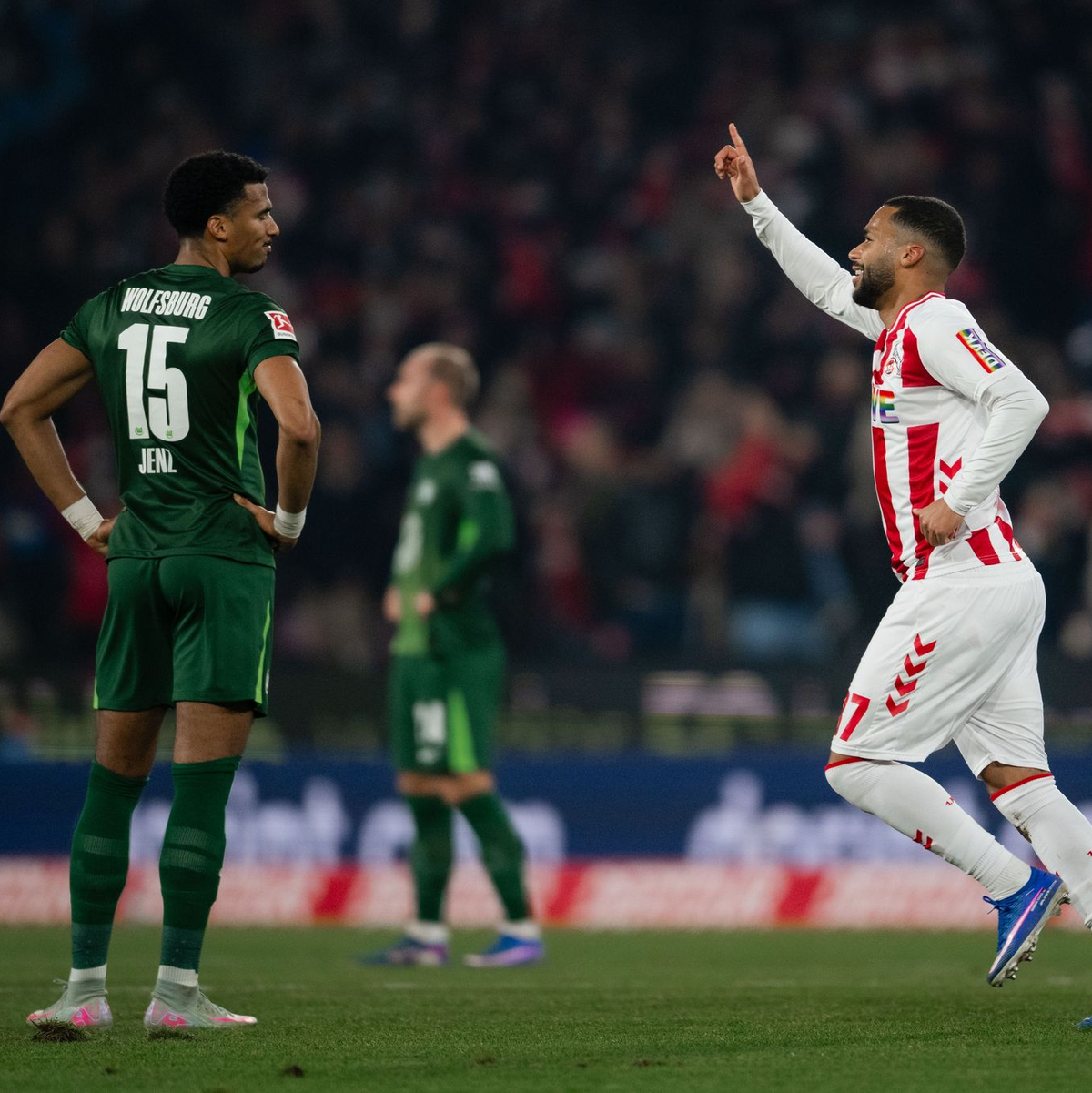 Kölns Linton Maina jubelt über sein Tor zum 1:0 gegen Wolfsburg.  - Foto: Marius Becker/dpa