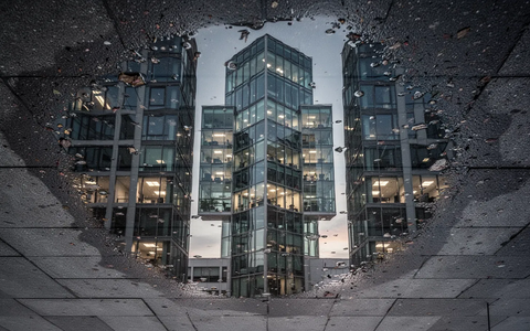 BAG-Urteil: Elternzeit führt zu anteiliger Bonuskürzung - Foto: über boerse-global.de