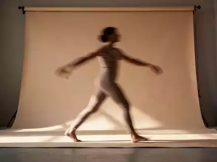 Authentische Bewegung: Tanztherapie gegen Stress erlebt Renaissance - Foto: über boerse-global.de