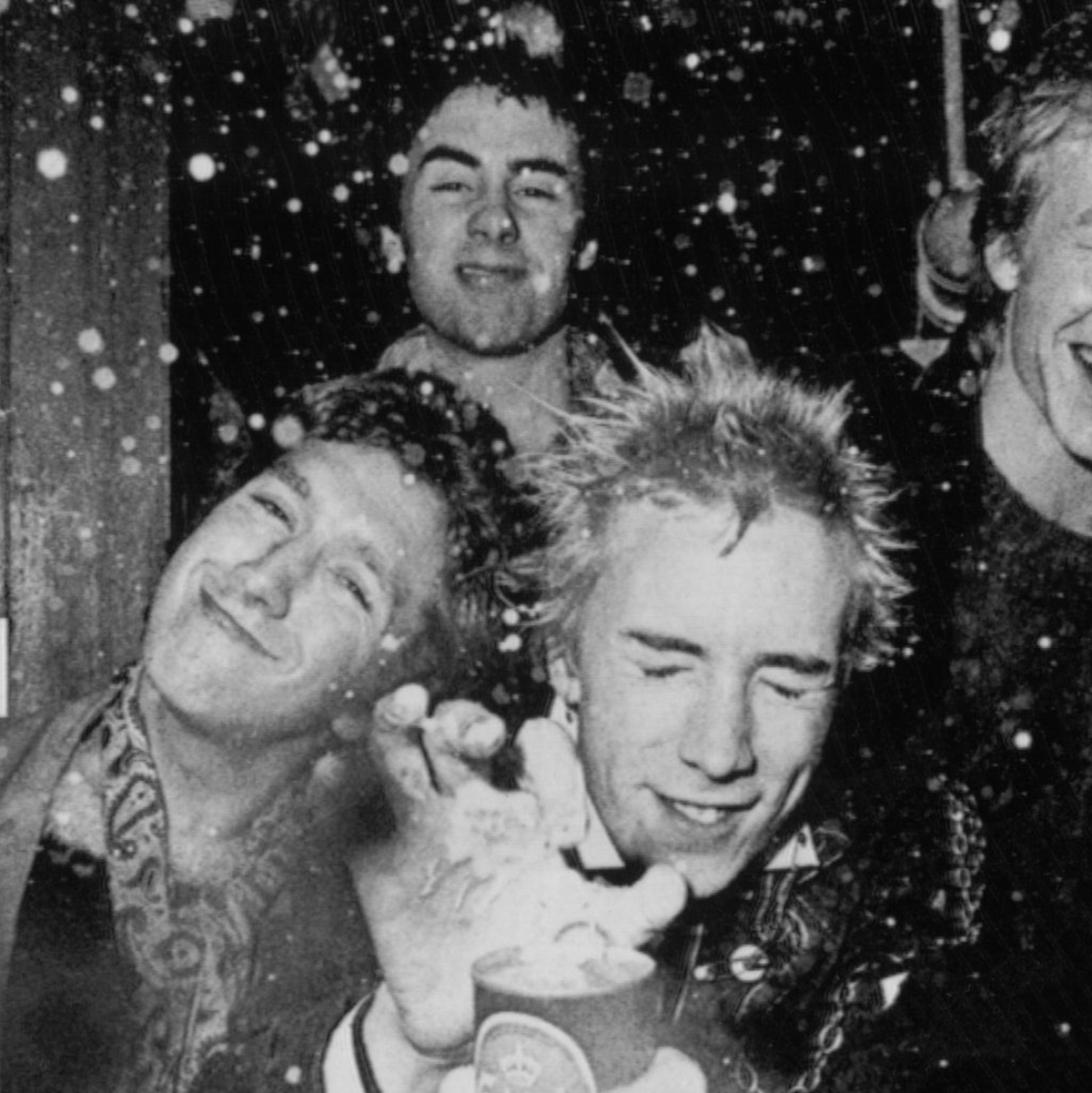 Die Sex Pistols: Steve Jones (l), Sid Vicious, John Lydon, Paul Cook. (Archivbild) - Foto: -/UPI/dpa