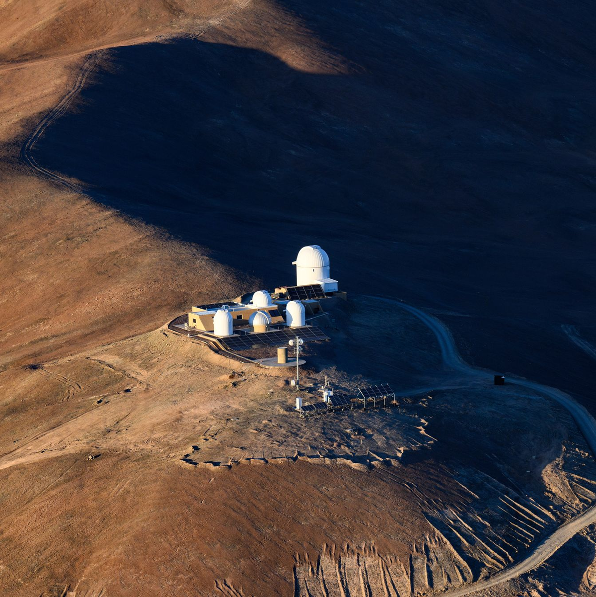Die Sternwarte „Rolf Chini Cerro Murphy“ der Europäischen Südsternwarte (ESO) am Cerro Armazones - Foto: Bernd von Jutrczenka/dpa