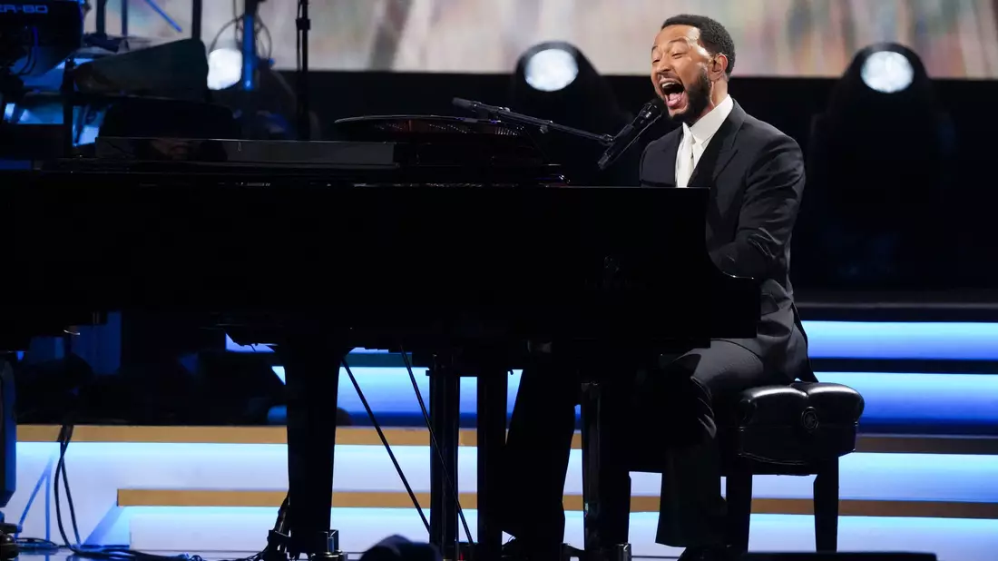 John Legend trat bei der Benefiz-Gala auf.  - Bild: Chris Pizzello/Invision/AP/dpa
