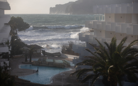 Nach dem Sturm können sich die Menschen auf Mallorca auf ein ruhigeres Wochenende mit Sonne freuen. Nächste Woche soll es wieder regnen. (Archivbild) - Foto: Clara Margais/dpa