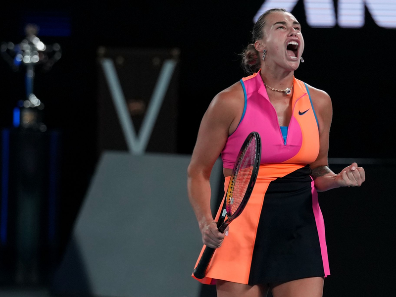 Aryna Sabalenka hat in Melbourne ihren dritten Titel gewonnen. - Foto: Dita Alangkara/AP/dpa