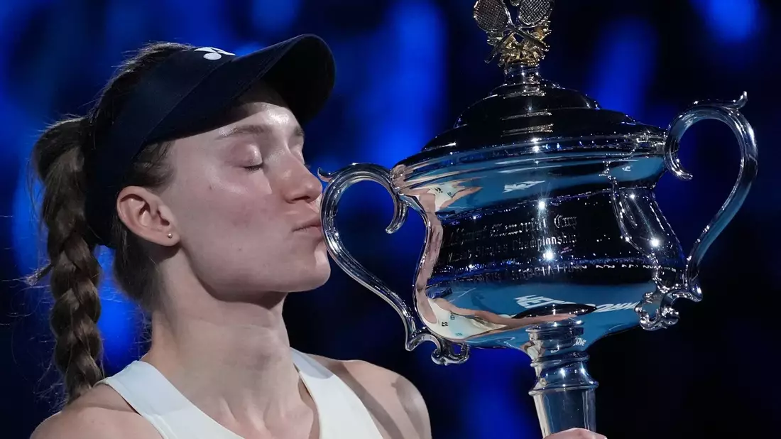 Jelena Rybakina hat erstmals die Australian Open gewonnen. - Bild: Aaron Favila/AP/dpa