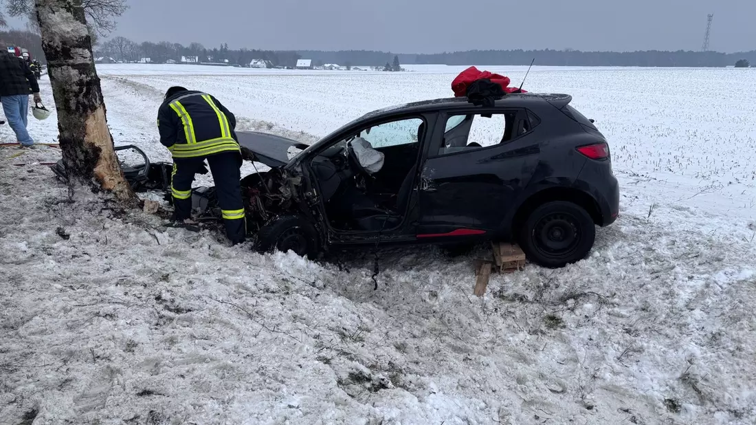 FFW Bergen: Verkehrsunfall mit eingeschlossener Person - Bild: presseportal.de