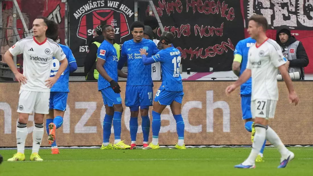 Leverkusen jubelt in Frankfurt. - Bild: Marc Schüler/dpa