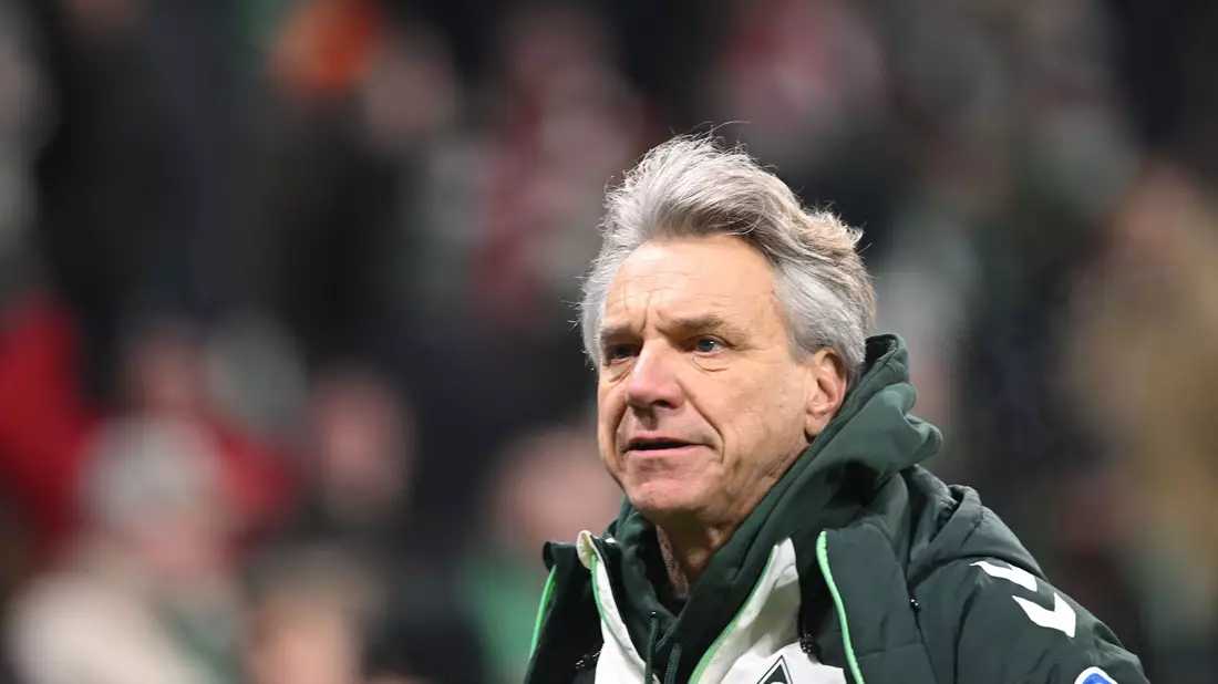  Sitzt Horst Steffen auch beim nächsten Spiel noch auf der Werder-Bank? - Bild: Carmen Jaspersen/dpa