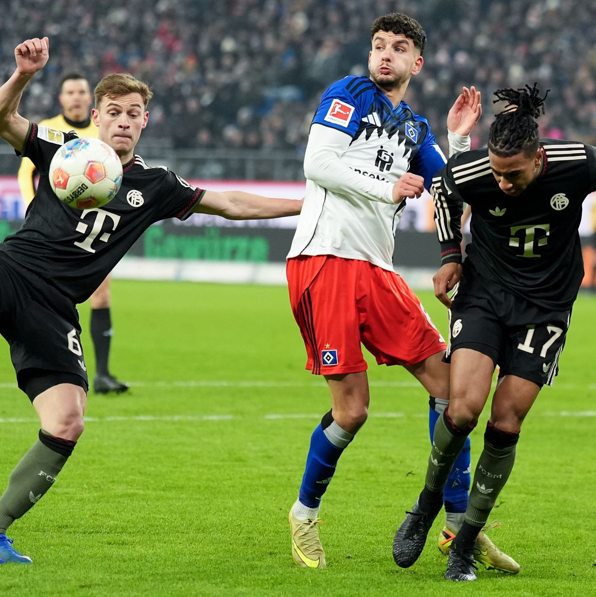 Hart umkämpftes Spiel zwischen den Bayern und dem HSV. - Foto: Marcus Brandt/dpa