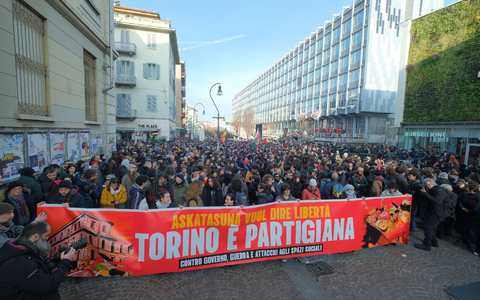 Die Proteste richteten sich gegen die Räumung eines linken Kulturzentrums. - Foto: Costantino Sergi/IPA via ZUMA Press/dpa