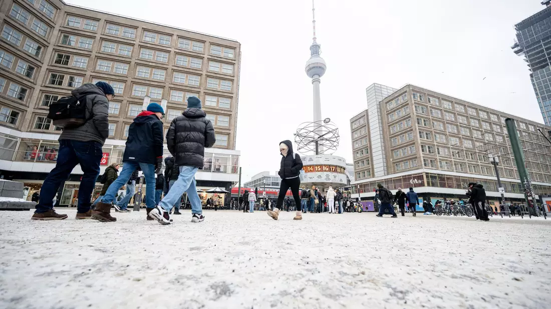 Im Nordosten Deutschlands - wie hier in Berlin - bleibt es kalt. - Bild: Fabian Sommer/dpa