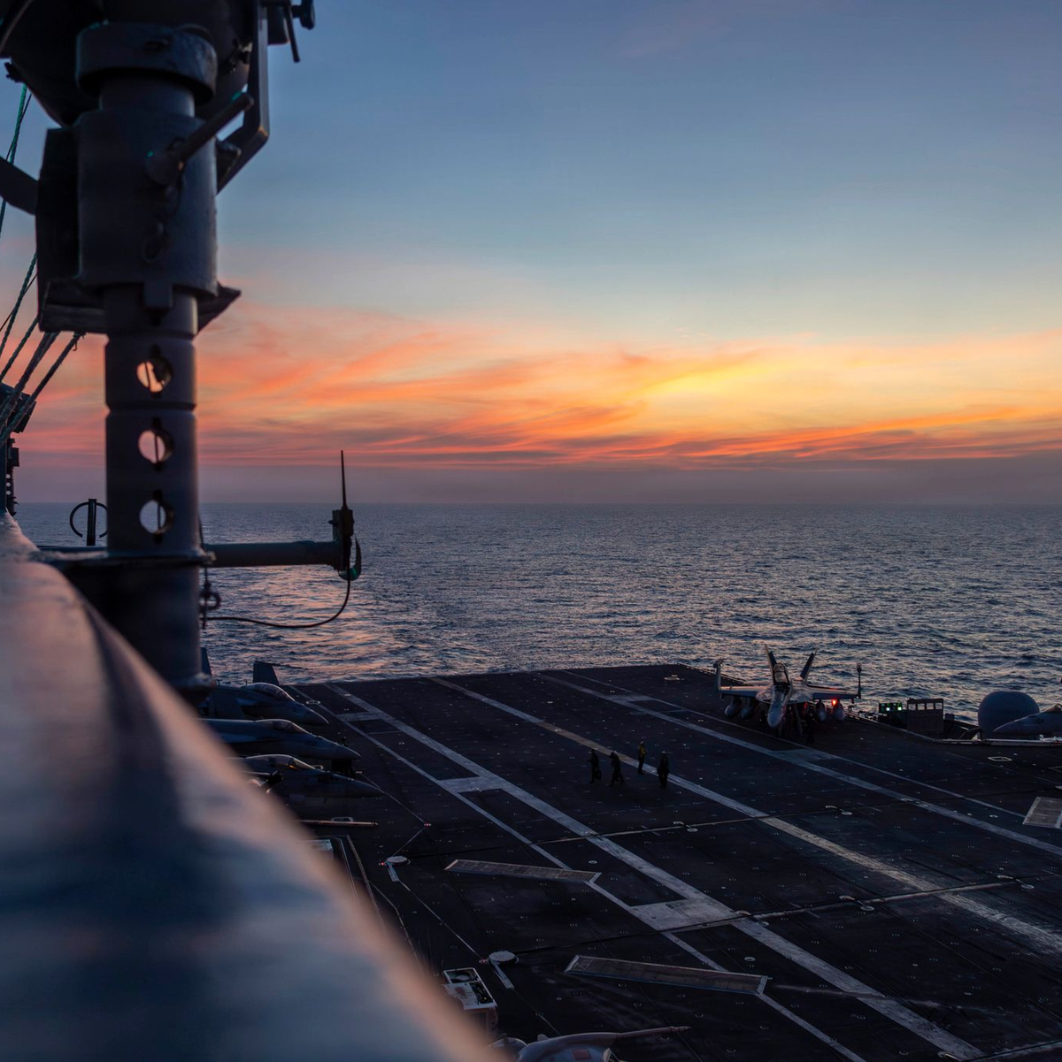 Das US-Militär hat unter anderem den Flugzeugträger «USS Abraham Lincoln» in die Region verlegt. (Archivbild)  - Foto: Seaman Angel Campbell/US Navy/AP/dpa