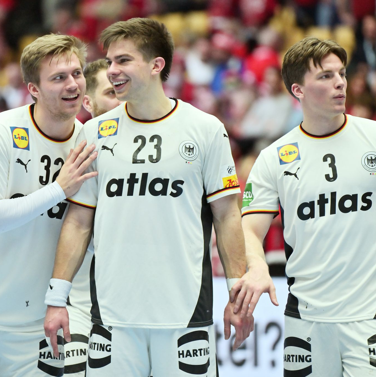 Franz Semper, Renars Uscins und Nils Lichtlein spielen um EM-Gold.  - Foto: Sina Schuldt/dpa