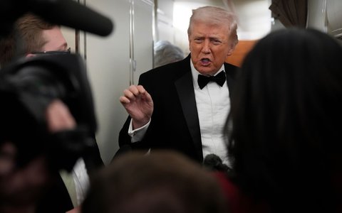 US-Präsident Donald Trump droht dem Iran - und hofft auf einen Deal. - Foto: Mark Schiefelbein/AP/dpa