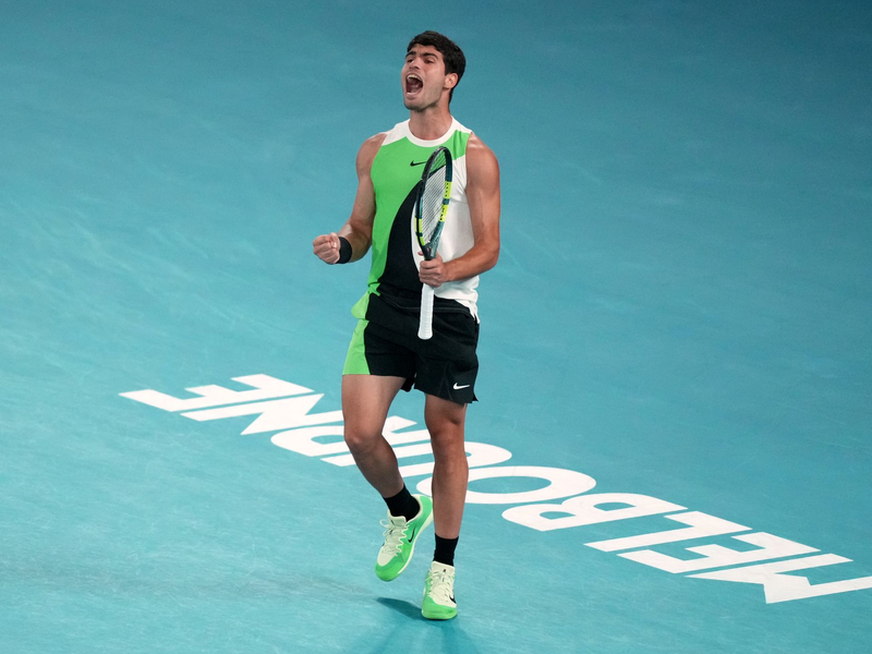 Carlos Alcaraz ist der jüngste Tennisspieler der Geschichte, der alle vier Grand-Slam-Turniere gewonnen hat. - Foto: Mark Baker/AP/dpa