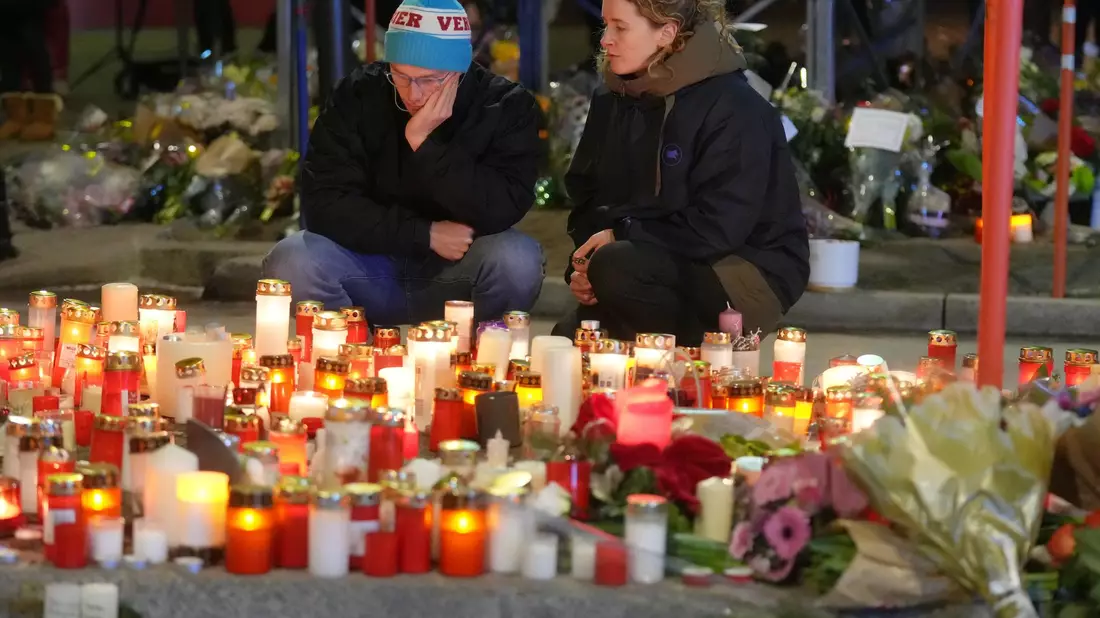 Einen Monat nach dem Inferno in Crans-Montana ist ein 18-Jähriger im Krankenhaus gestorben - Bild: Antonio Calanni/AP/dpa