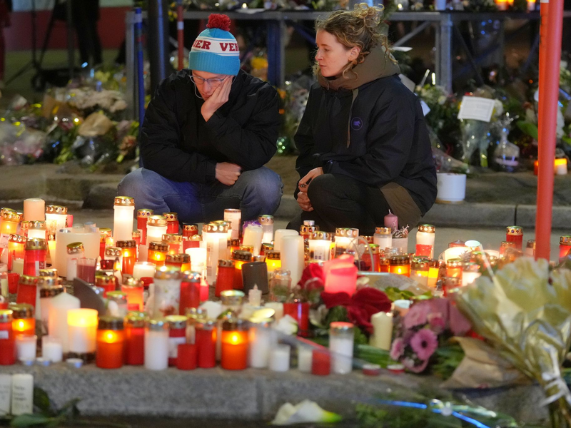 Einen Monat nach dem Inferno in Crans-Montana ist ein 18-Jähriger im Krankenhaus gestorben - Foto: Antonio Calanni/AP/dpa