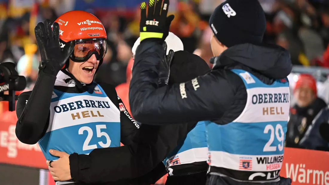 Karl Geiger (l) und Andreas Wellinger (r) hatten in Willingen Grund zur Freude. - Bild: Swen Pförtner/dpa