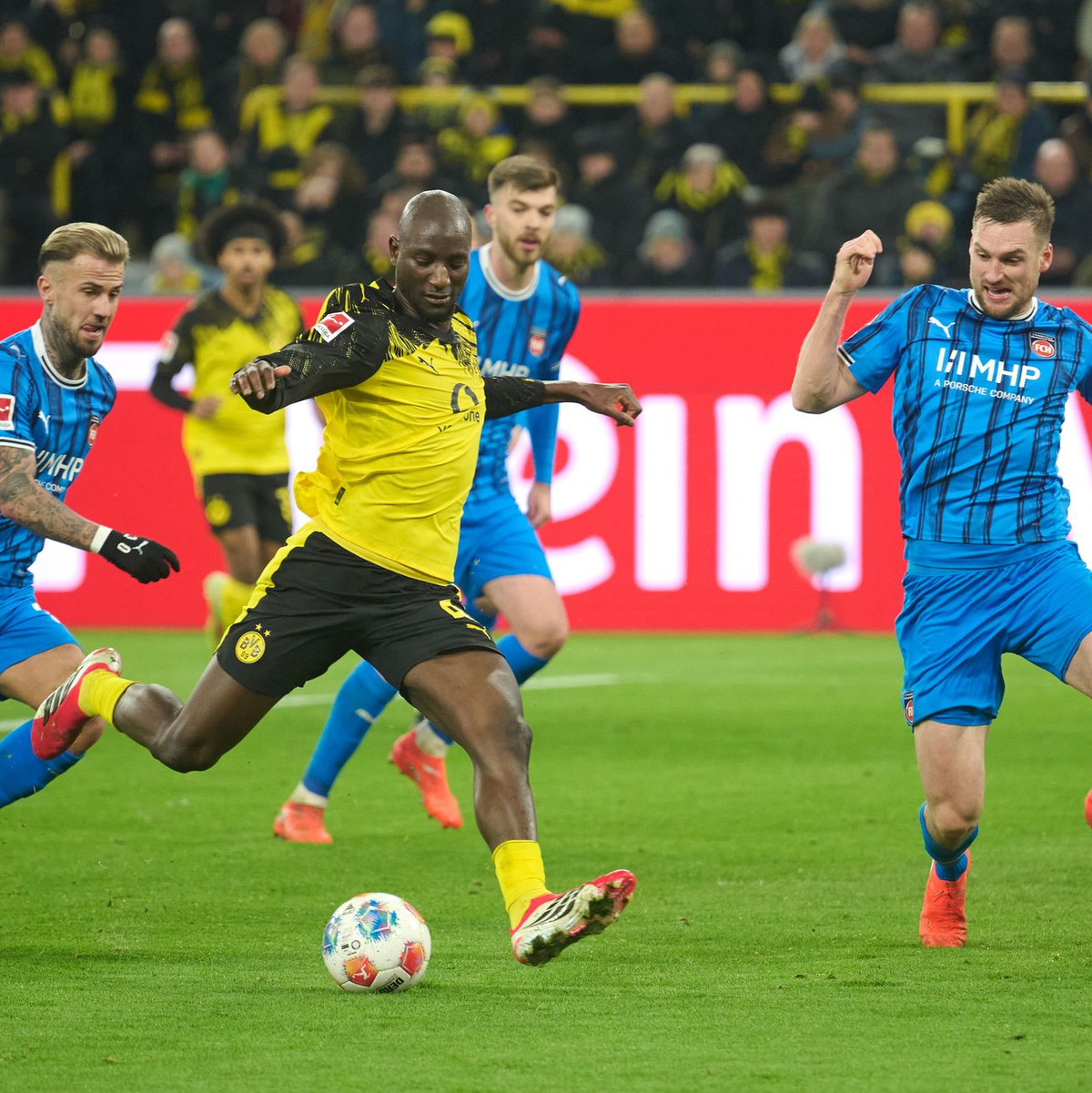 Der Guineer verschoss indes auch einen weiteren Strafstoß.  - Foto: Bernd Thissen/dpa