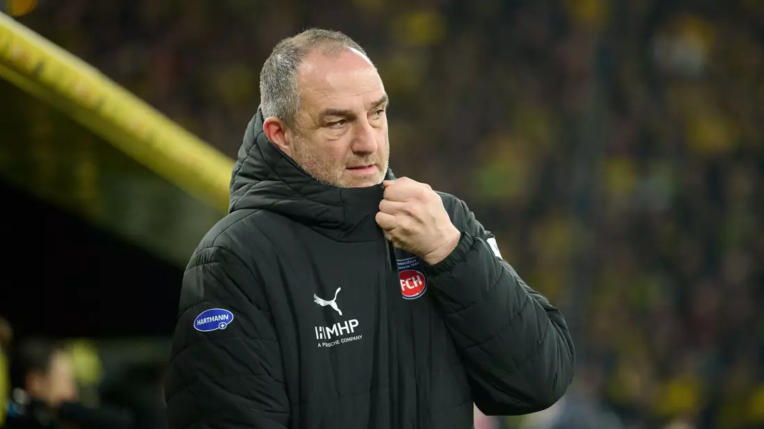 Unglückliche Niederlage für den 1. FC Heidenheim und Trainer Frank Schmidt. - Bild: Bernd Thissen/dpa