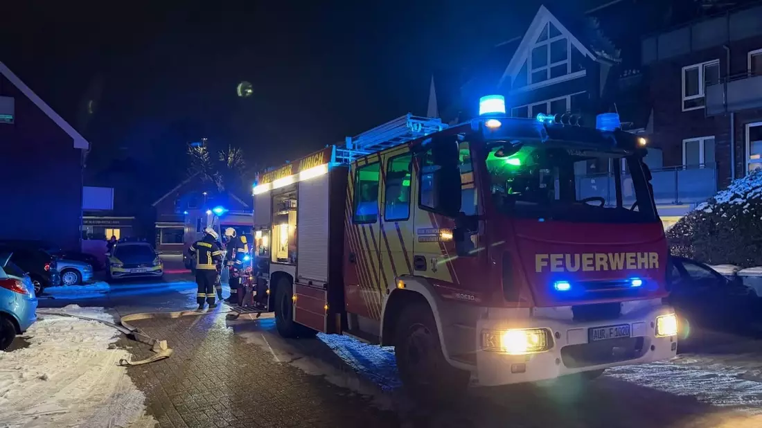 FW-AUR: Mensch aus verrauchter Wohnung gerettet - Bild: presseportal.de