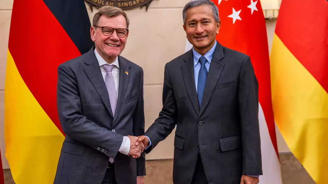 Außenminister Johann Wadephul (CDU) besucht zum Auftakt seiner Reise nach Südostasien und in die Pazifikregion den Stadtstaat Singapur. Dort trifft er seinen Amtskollegen Vivian Balakrishnan.  - Bild: Jens Büttner/dpa