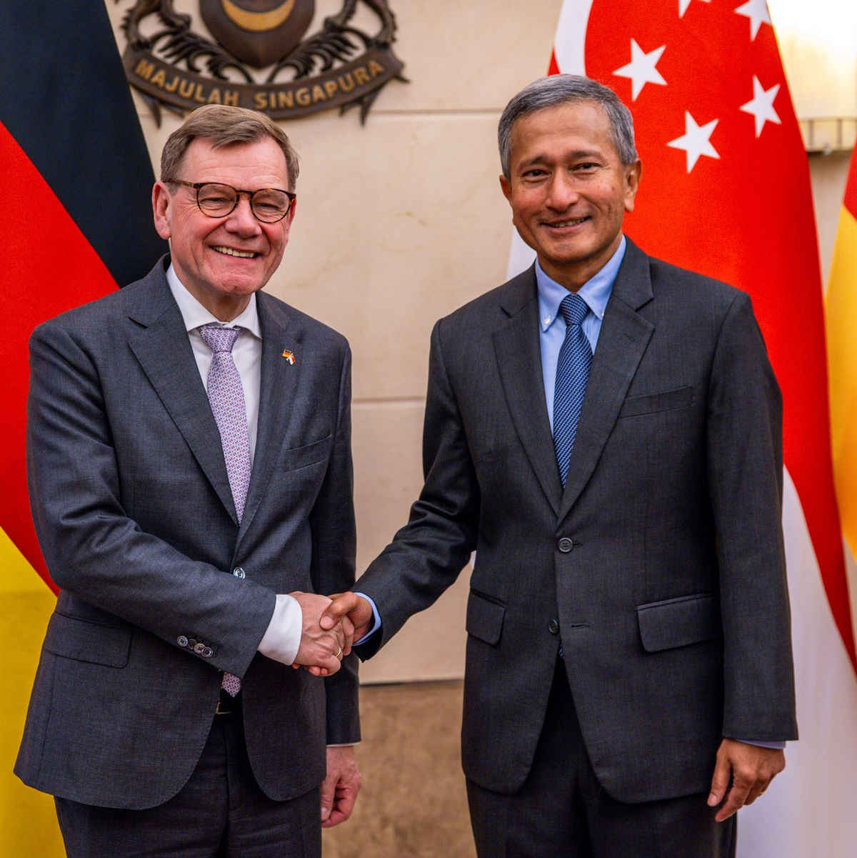Außenminister Johann Wadephul (CDU) besucht zum Auftakt seiner Reise nach Südostasien und in die Pazifikregion den Stadtstaat Singapur. Dort trifft er seinen Amtskollegen Vivian Balakrishnan.  - Foto: Jens Büttner/dpa