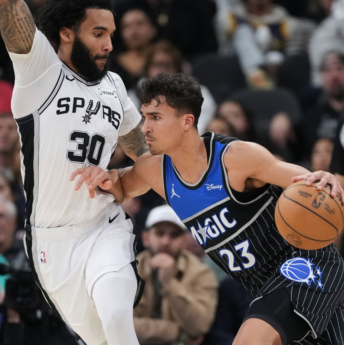 Tristan da Silva (r.) erzielte gegen San Antonio sieben Punkte. - Foto: Eric Gay/AP/dpa