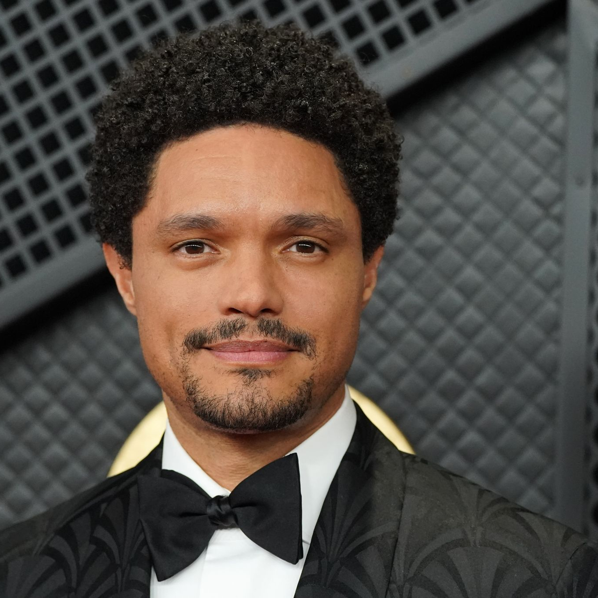 Trevor Noah moderiert zum sechsten und letzten Mal die Grammy-Verleihung.  - Foto: Jordan Strauss/Invision/AP/dpa