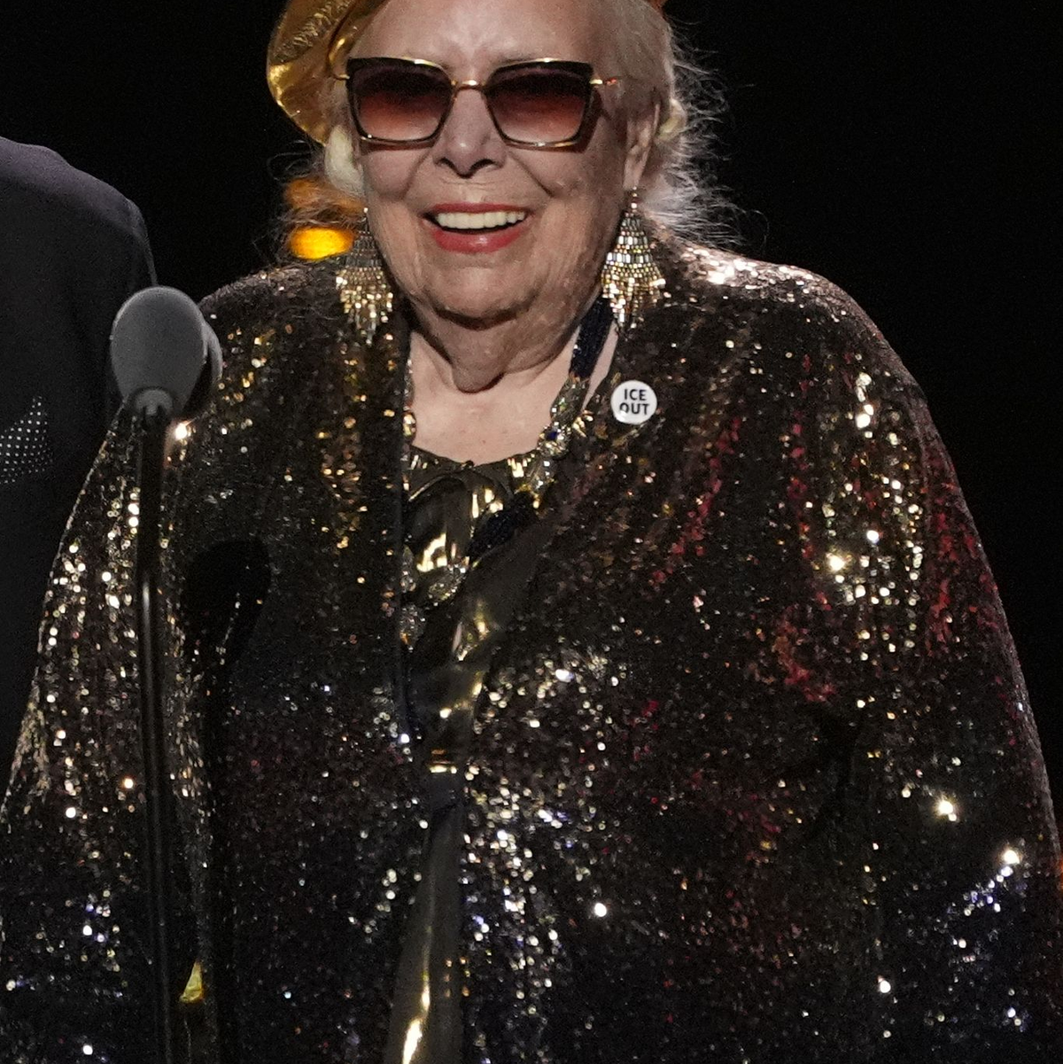 Joni Mitchell nimmt den Preis für das beste historische Album entgegen. - Foto: Chris Pizzello/Invision/AP/dpa
