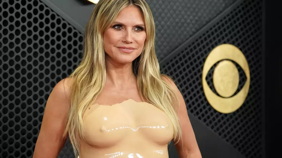 Heidi Klum ist für gewagte Outfits auf dem Teppich bekannt. - Bild: Jordan Strauss/Invision/AP/dpa