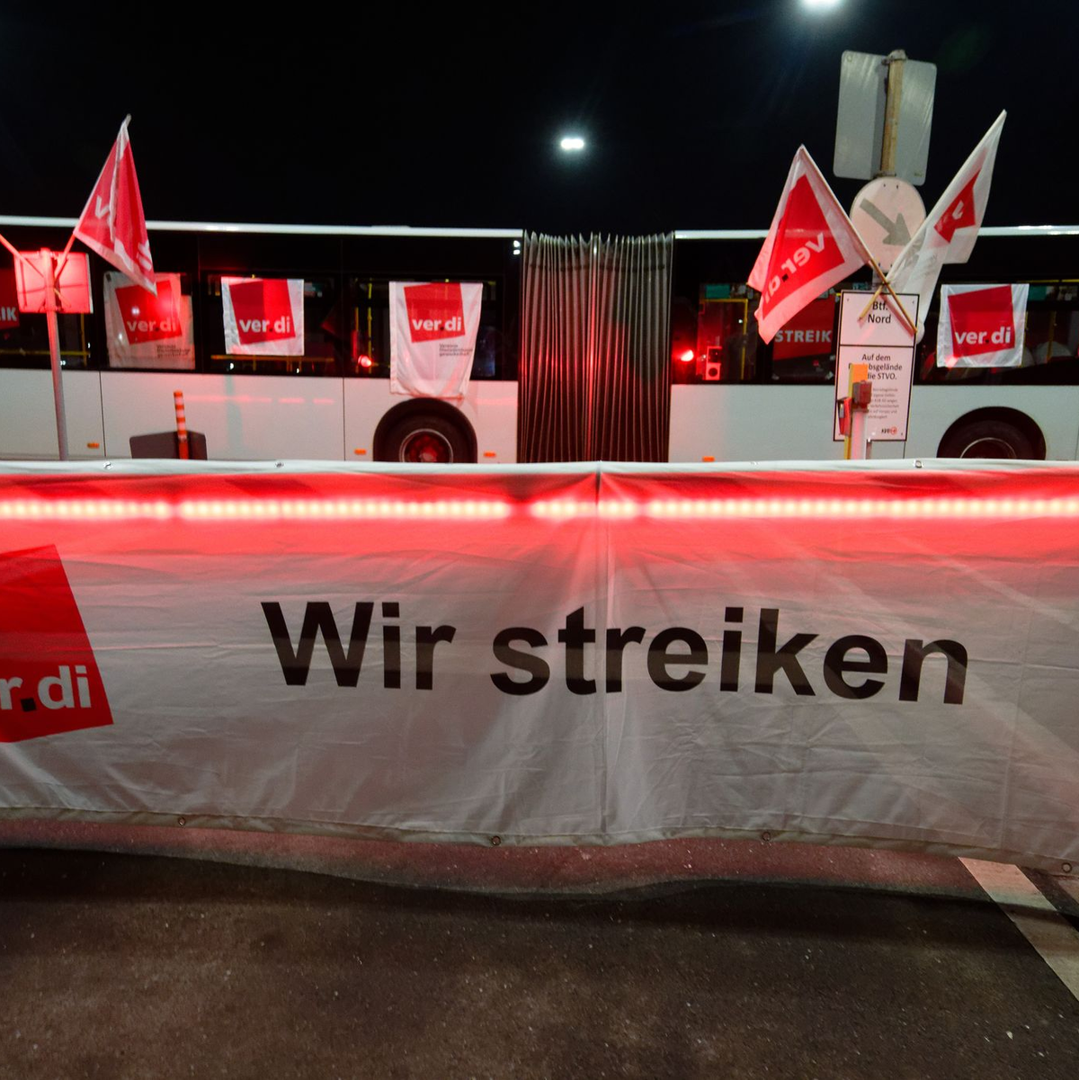 In den Tarifverhandlungen fordert Verdi insbesondere deutlich bessere Arbeitsbedingungen. - Foto: Henning Kaiser/dpa