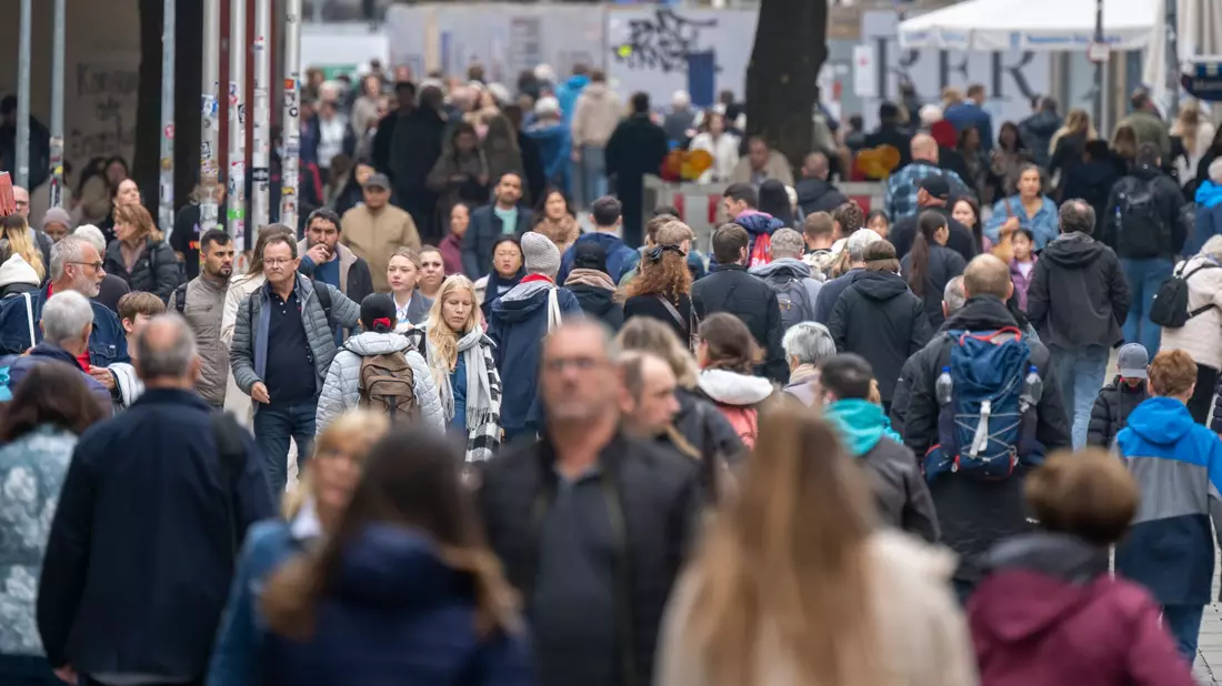 Der Einzelhandel hat im Weihnachtsgeschäft zugelegt (Archivbild) - Bild: Peter Kneffel/dpa
