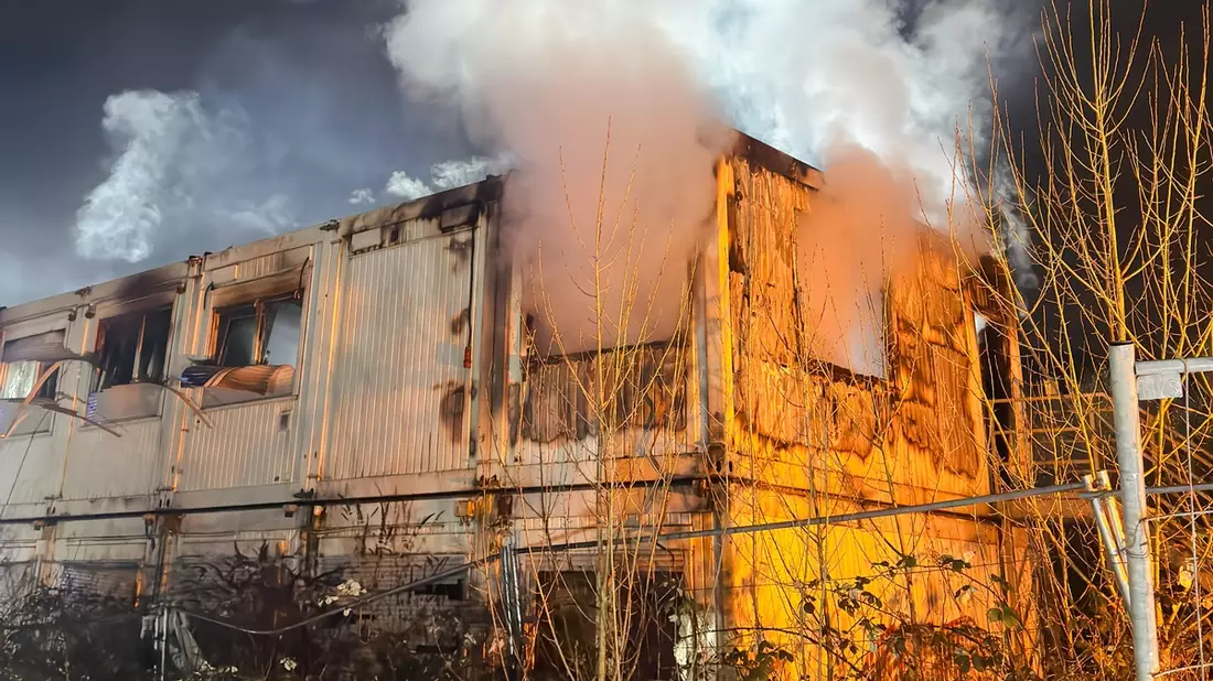 FW-E: Essen-Westviertel - Baucontainer in Brand geraten - Bild: presseportal.de
